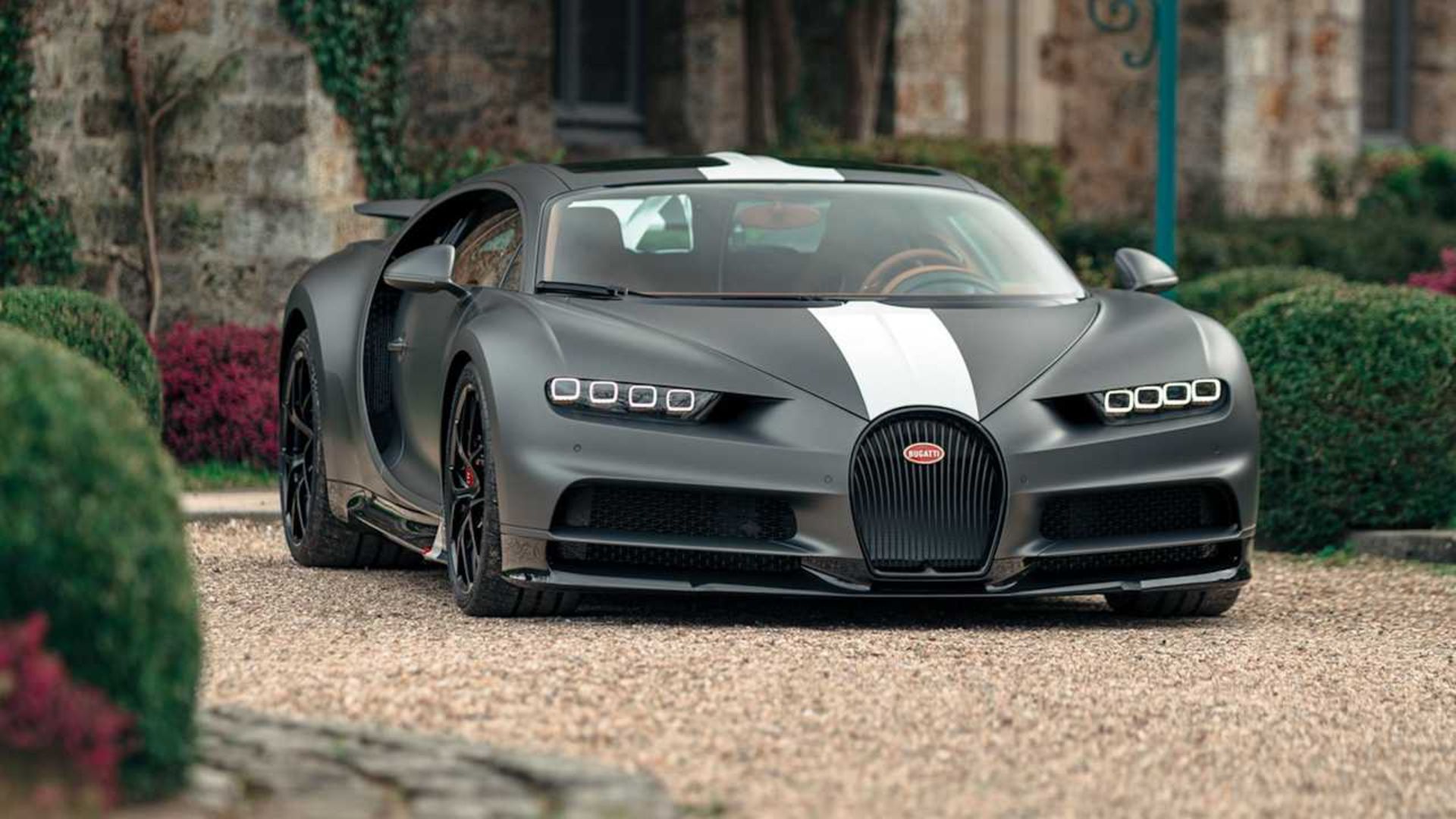 bugatti-chiron-sport-and-pur-sport-paris-test-drive