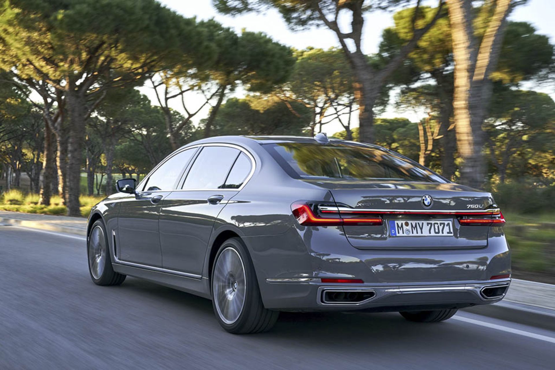 dee5c4b3-bmw-7-series-92