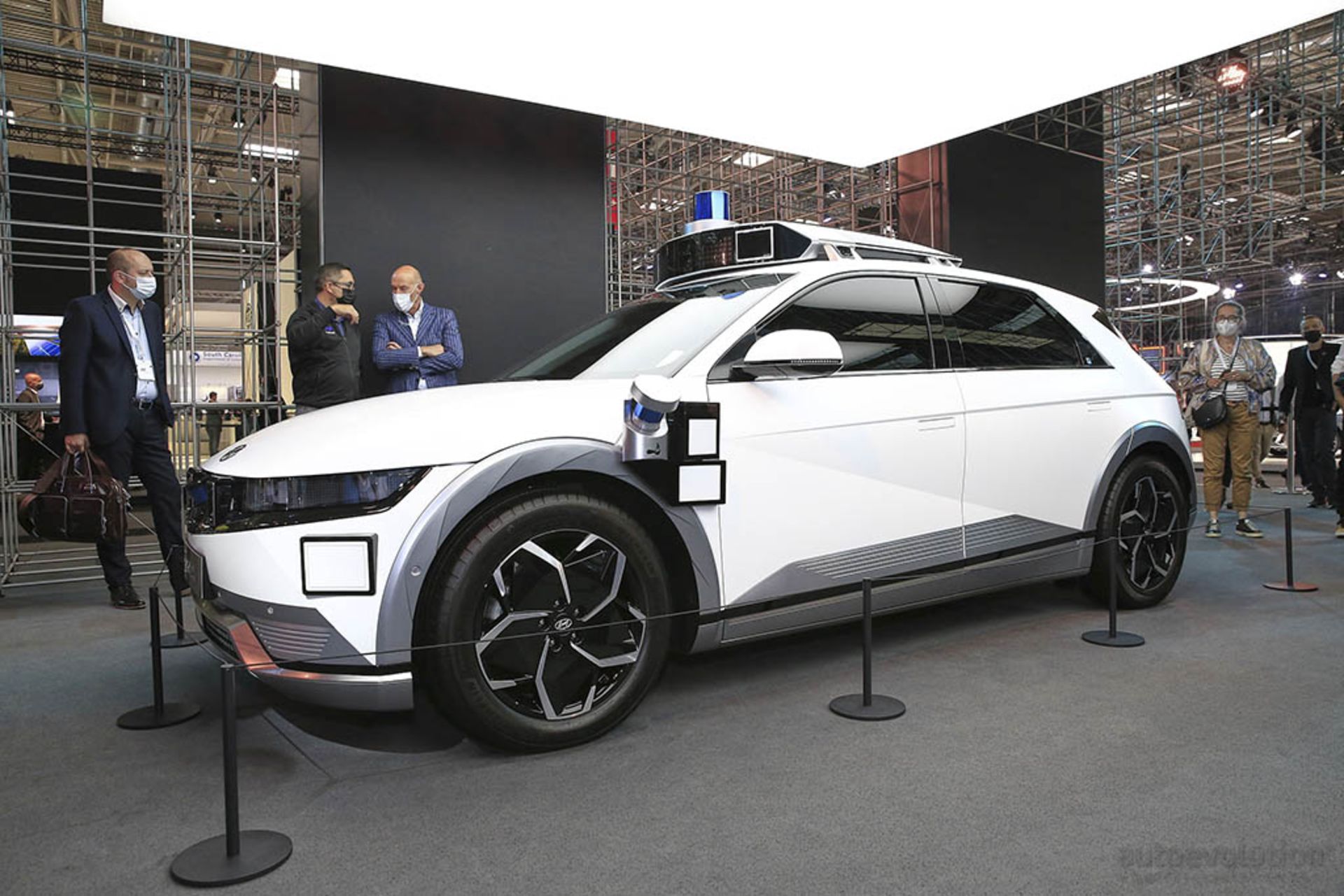 live-pics-hyundai-robotaxi