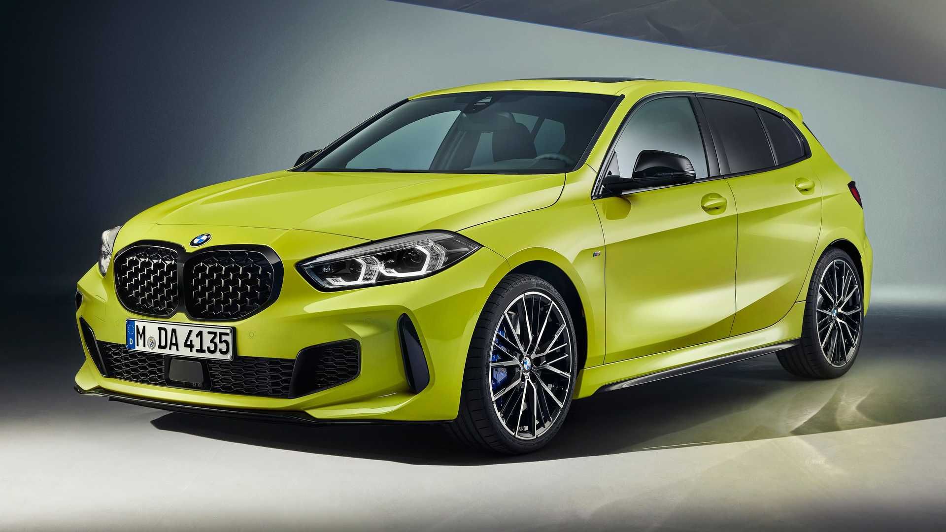 2022 BMW M135i xDrive 01