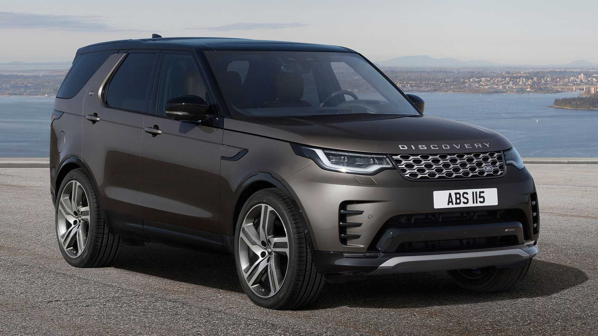 2023-land-rover-discovery-metropolitan-edition-three-quarters-front
