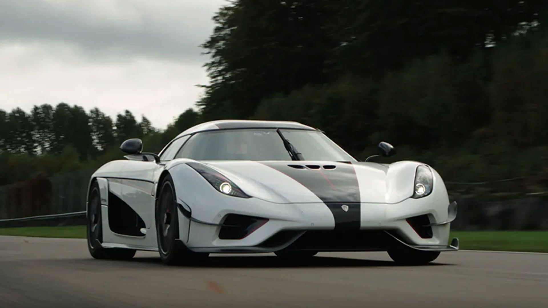 Koenigsegg-Regera-Set-A-New-Lap-Record