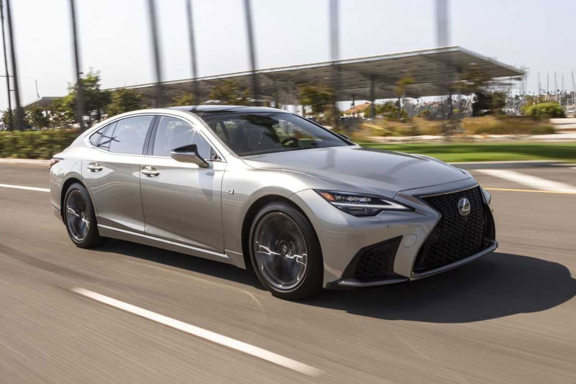 Lexus-LS-2022-1