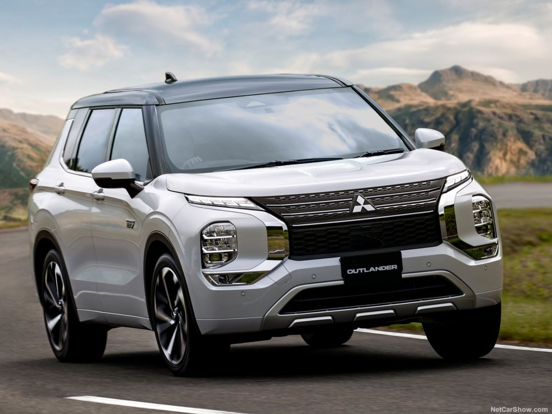 Mitsubishi-Outlander_PHEV-2022-1024-08