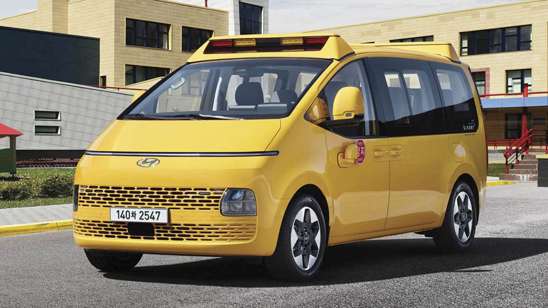 hyundai-staria-school-bus-front-corner