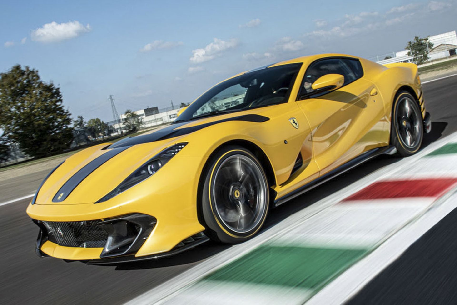1-ferrari-812-competizione-2021-first-drive-review-lead
