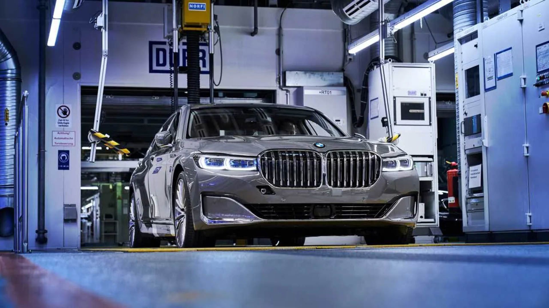 2020-bmw-7-series-facelift-production-at-dingolfing-factory
