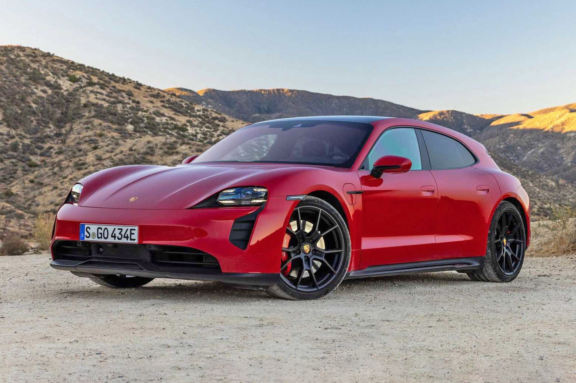 2022-porsche-taycan-gts-sport-turismo