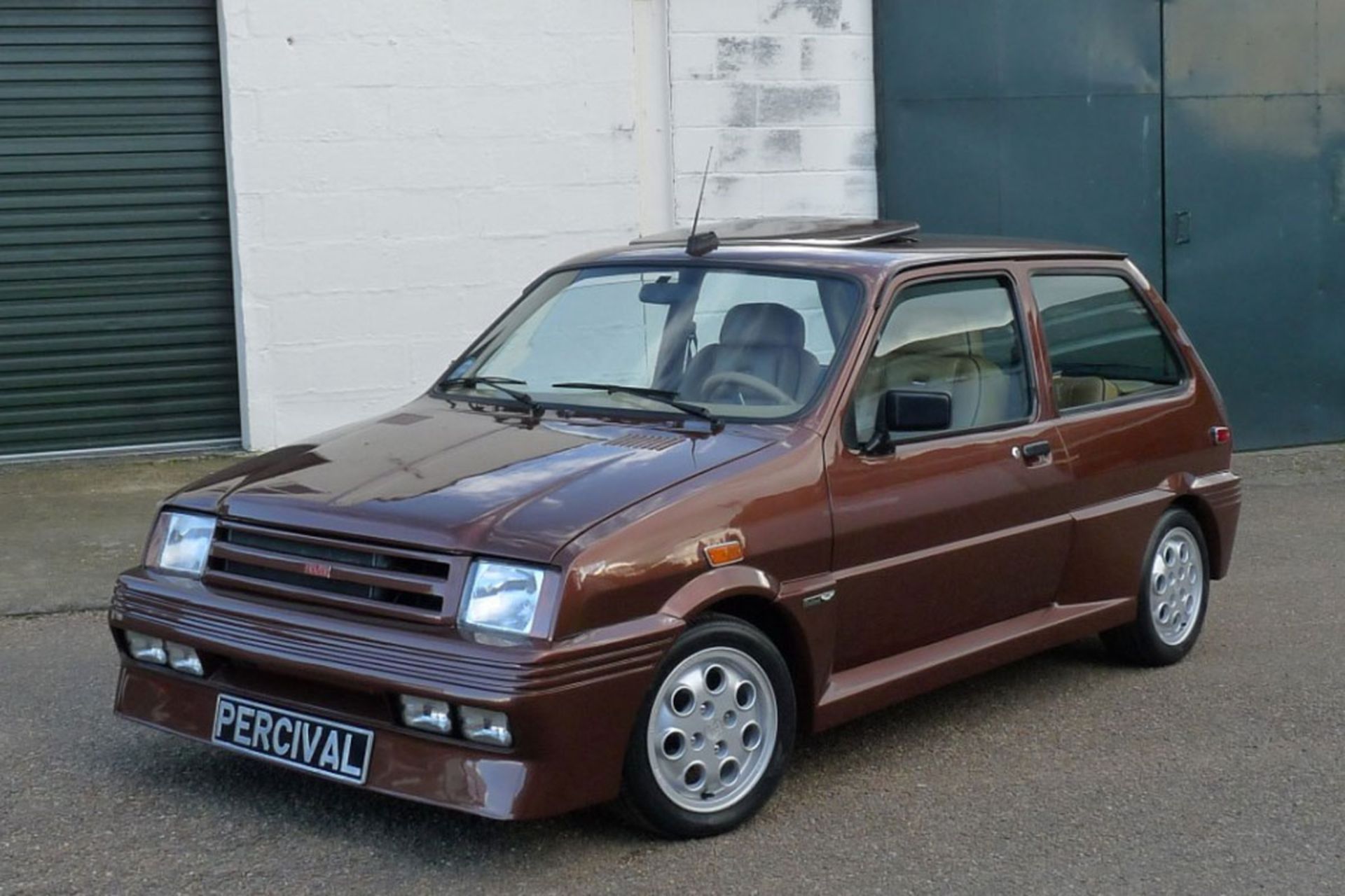 Aston-mMartin-Metro-1