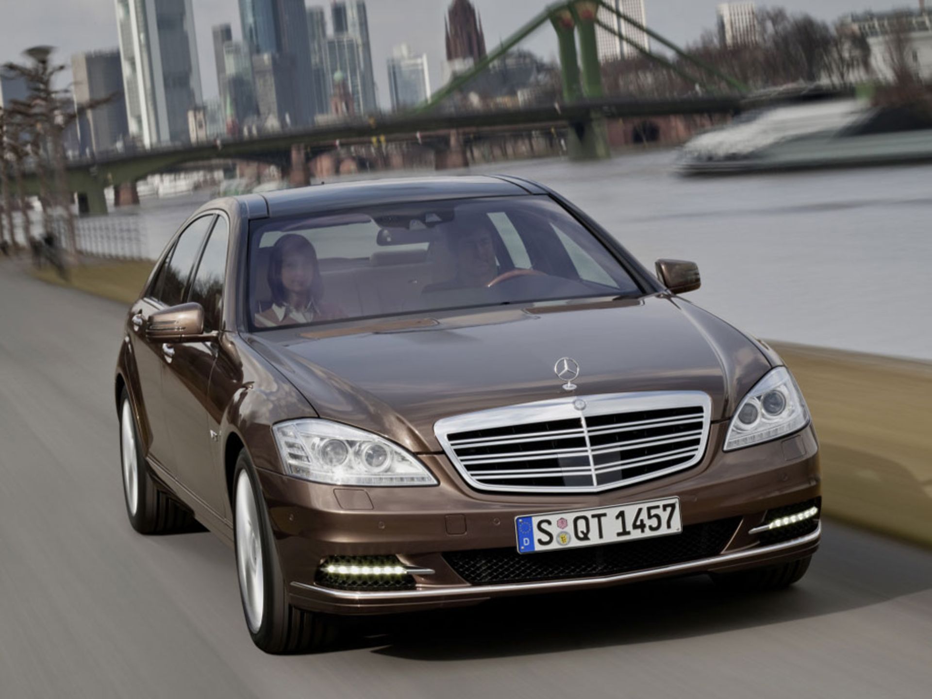 Mercedes-S600-1