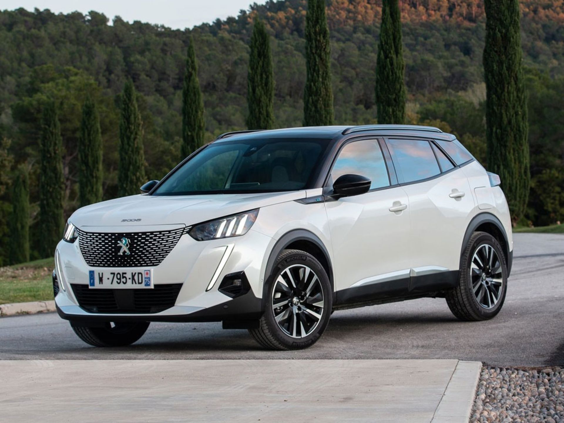 Peugeot-e-2008-2020-1600-01