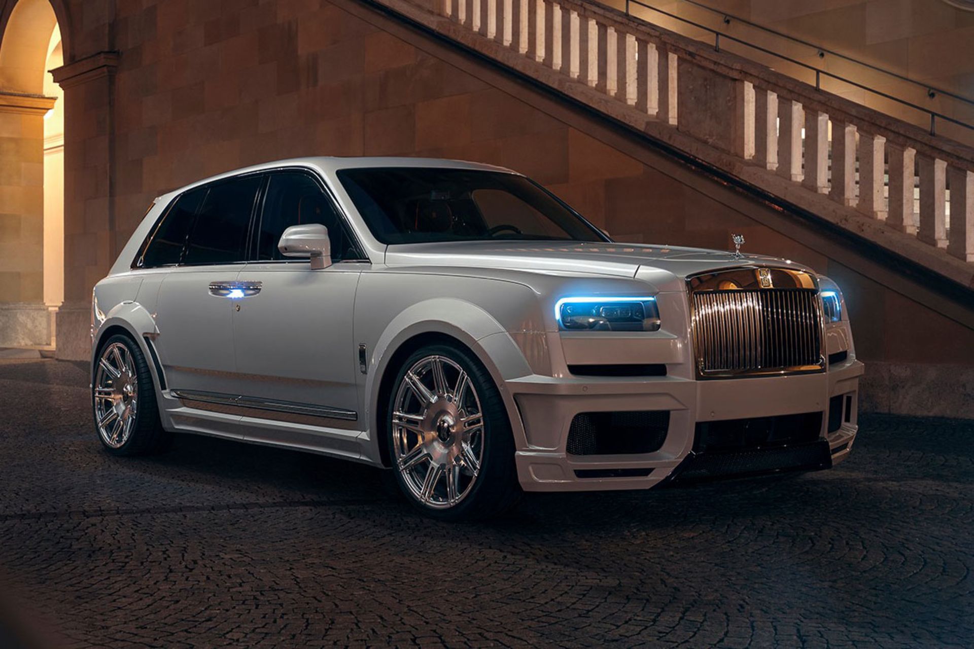 Rolls-Royce-Cullinan-1