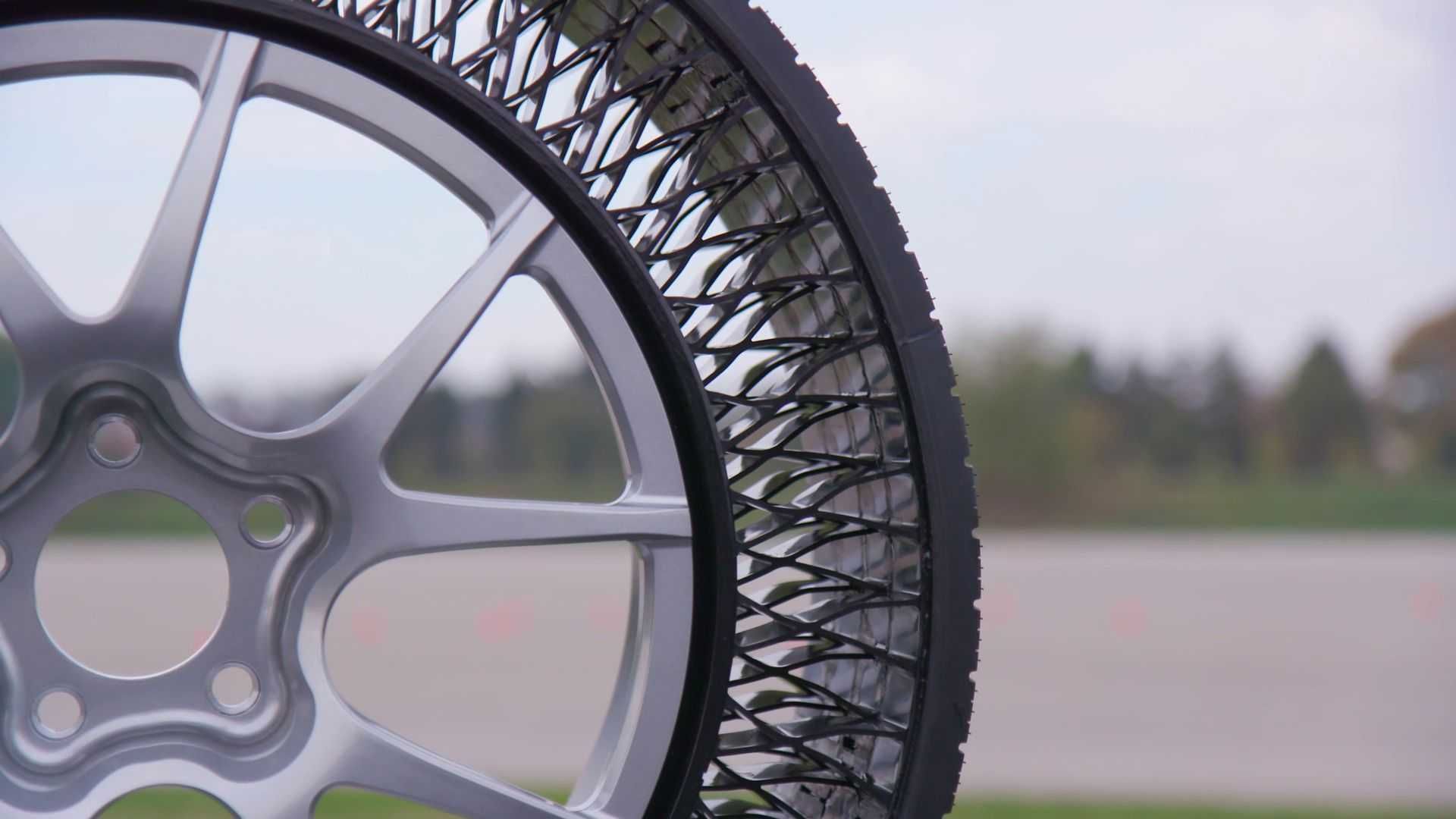 goodyear-testing-tesla-model-3-with-airless-tires