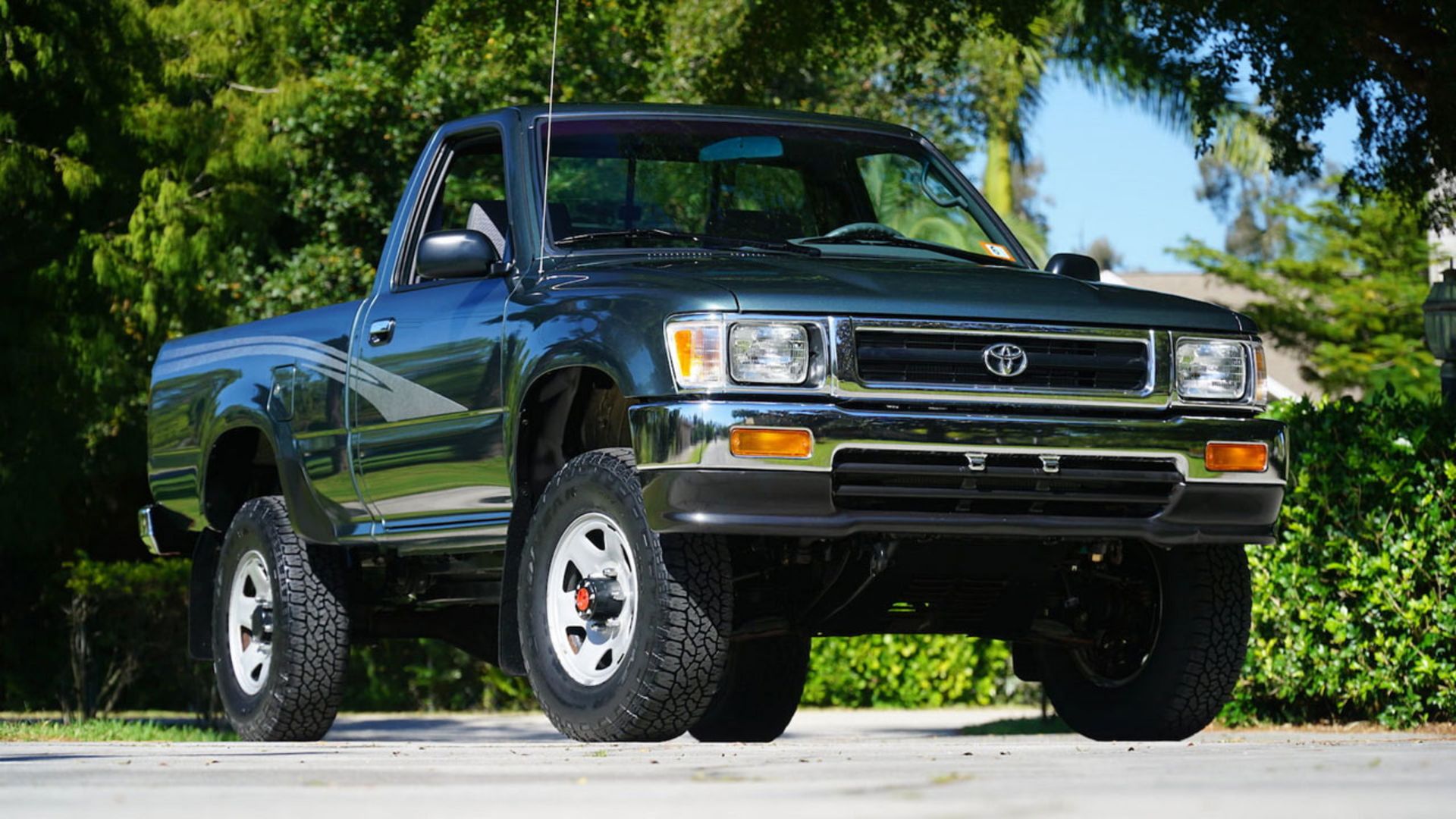 1993-Toyota-Deluxe-1