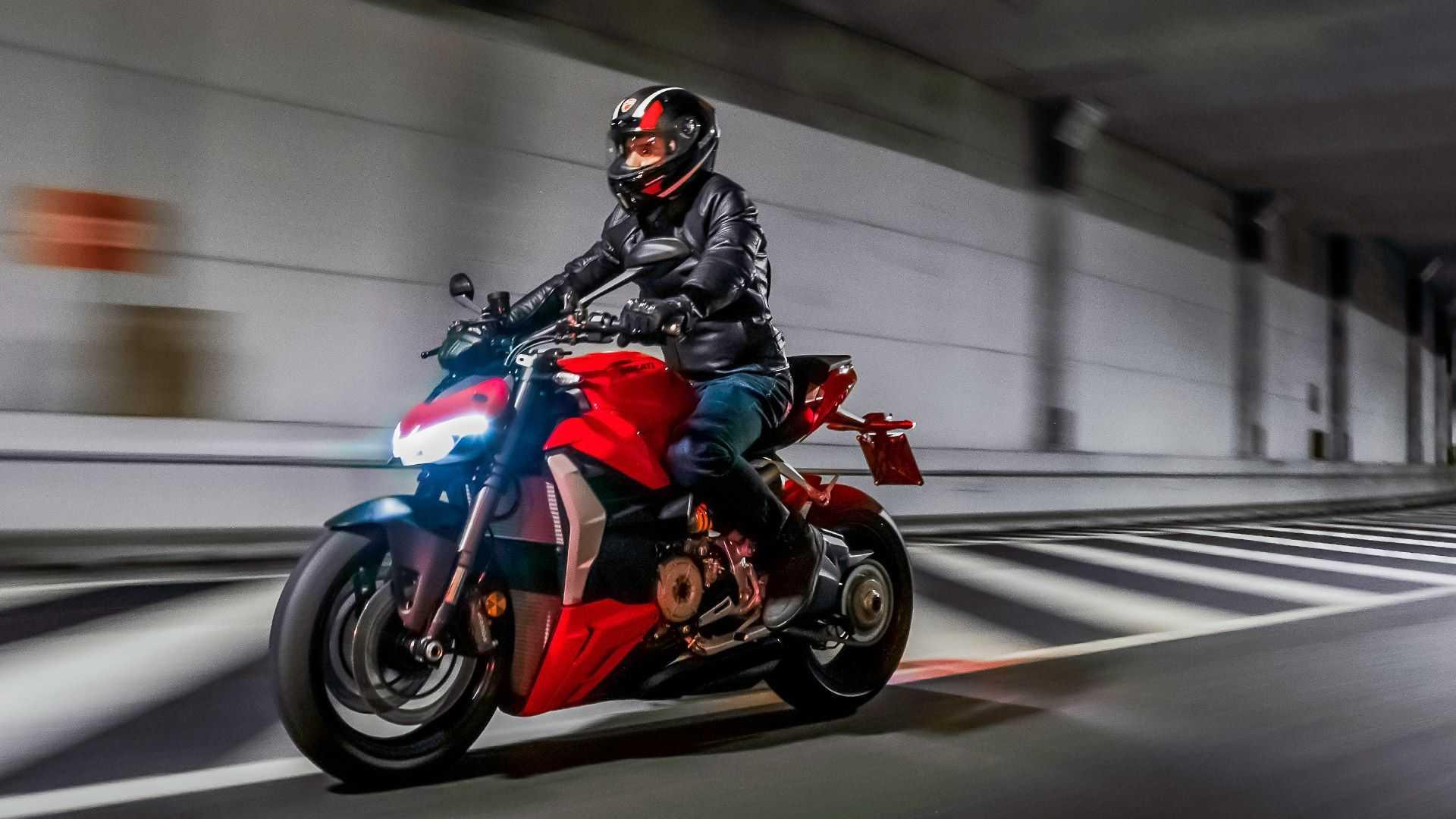 2022-ducati-streetfighter-v2---front-left-angle-view