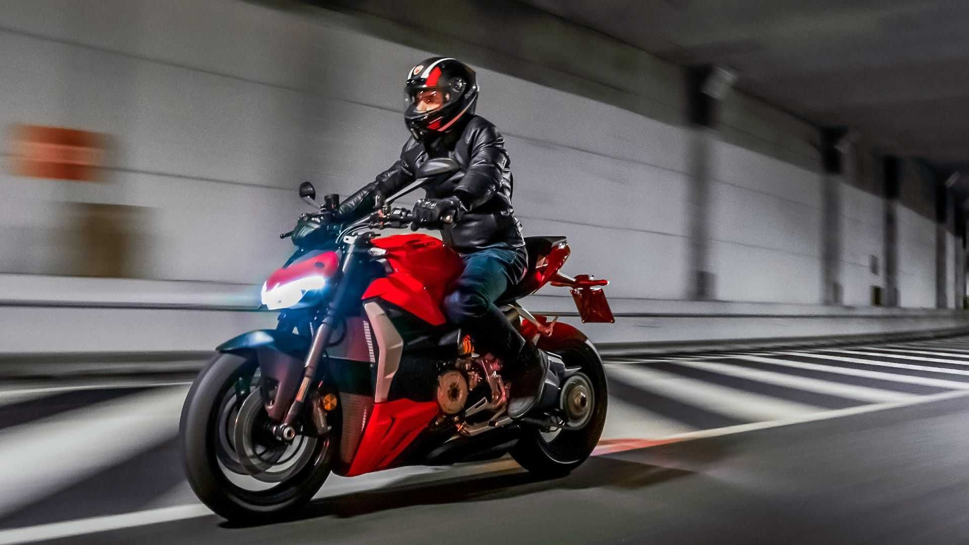 2022-ducati-streetfighter-v2---front-left-angle-view