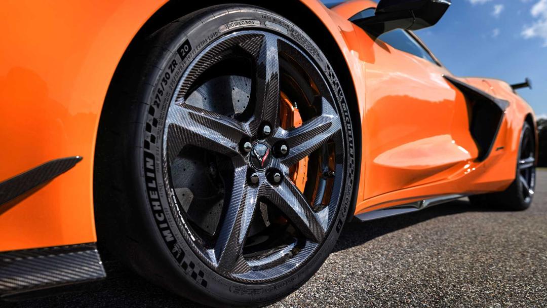 2023-chevrolet-corvette-z06-carbon-fiber-wheels-17