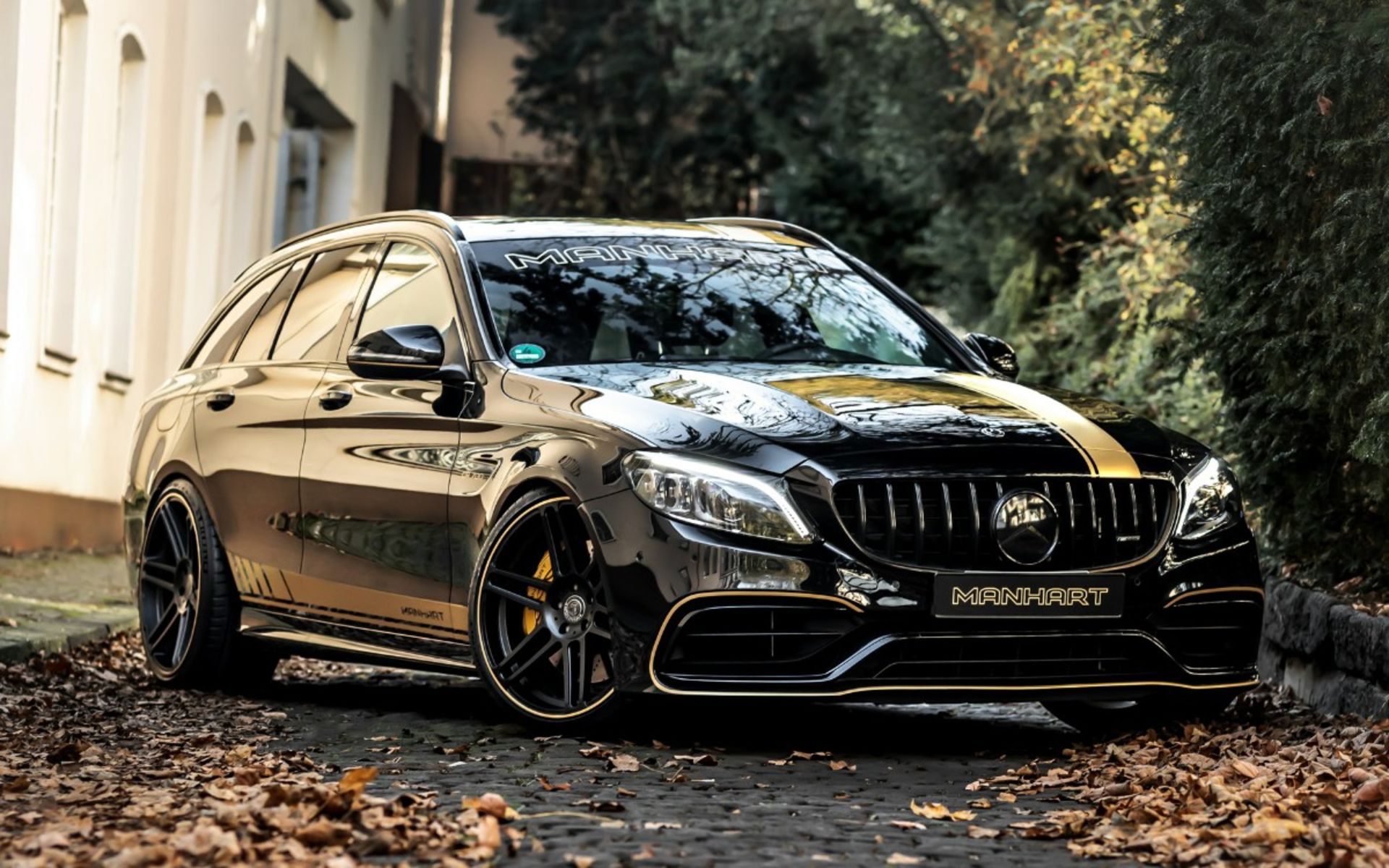 Manhart-CR700-Based-On-The-Mercedes-AMG-C-63-S-Estate-1