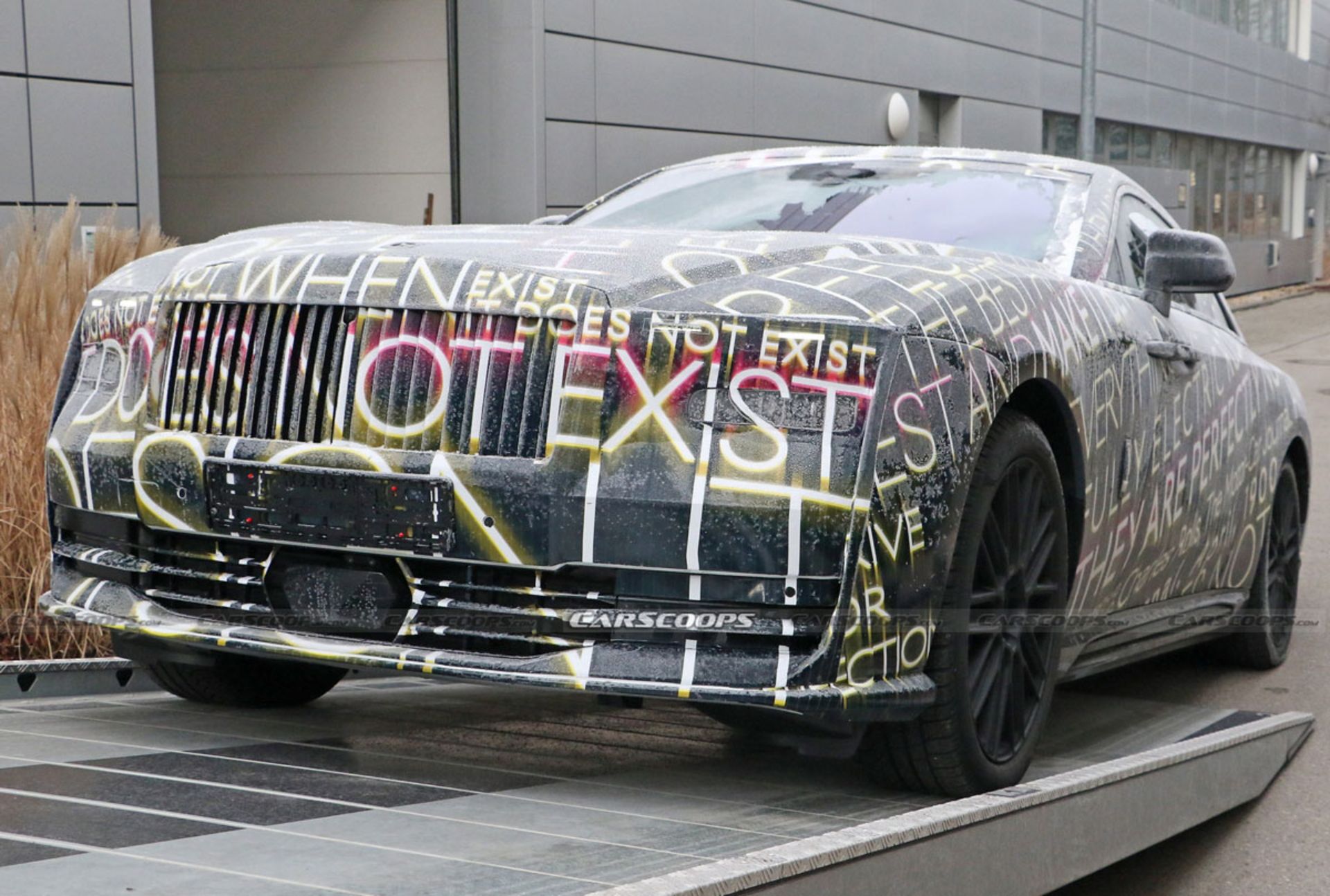 Rolls-Royce-Spectre-3