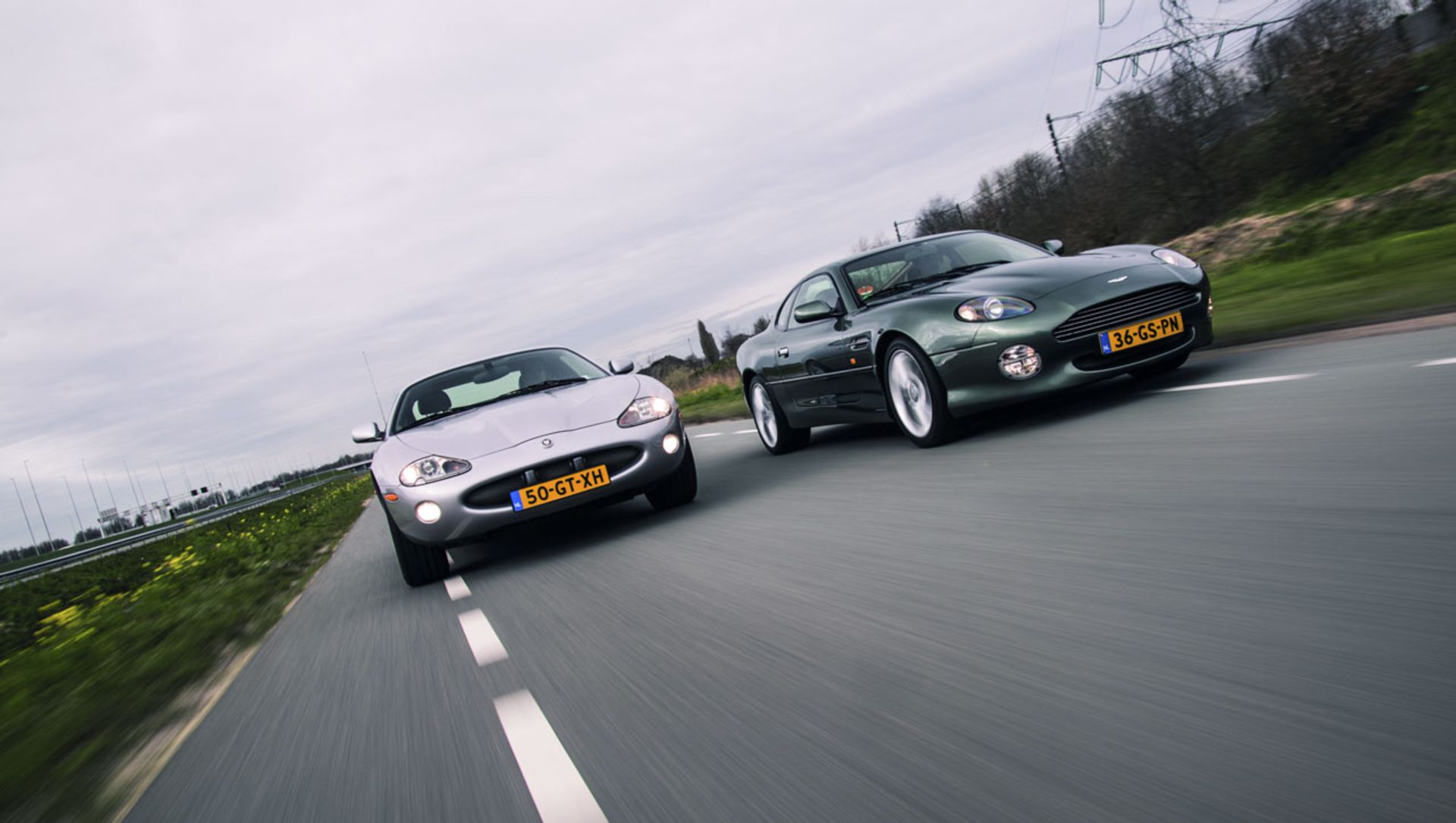 aston-martin-db7-vs-jaguar
