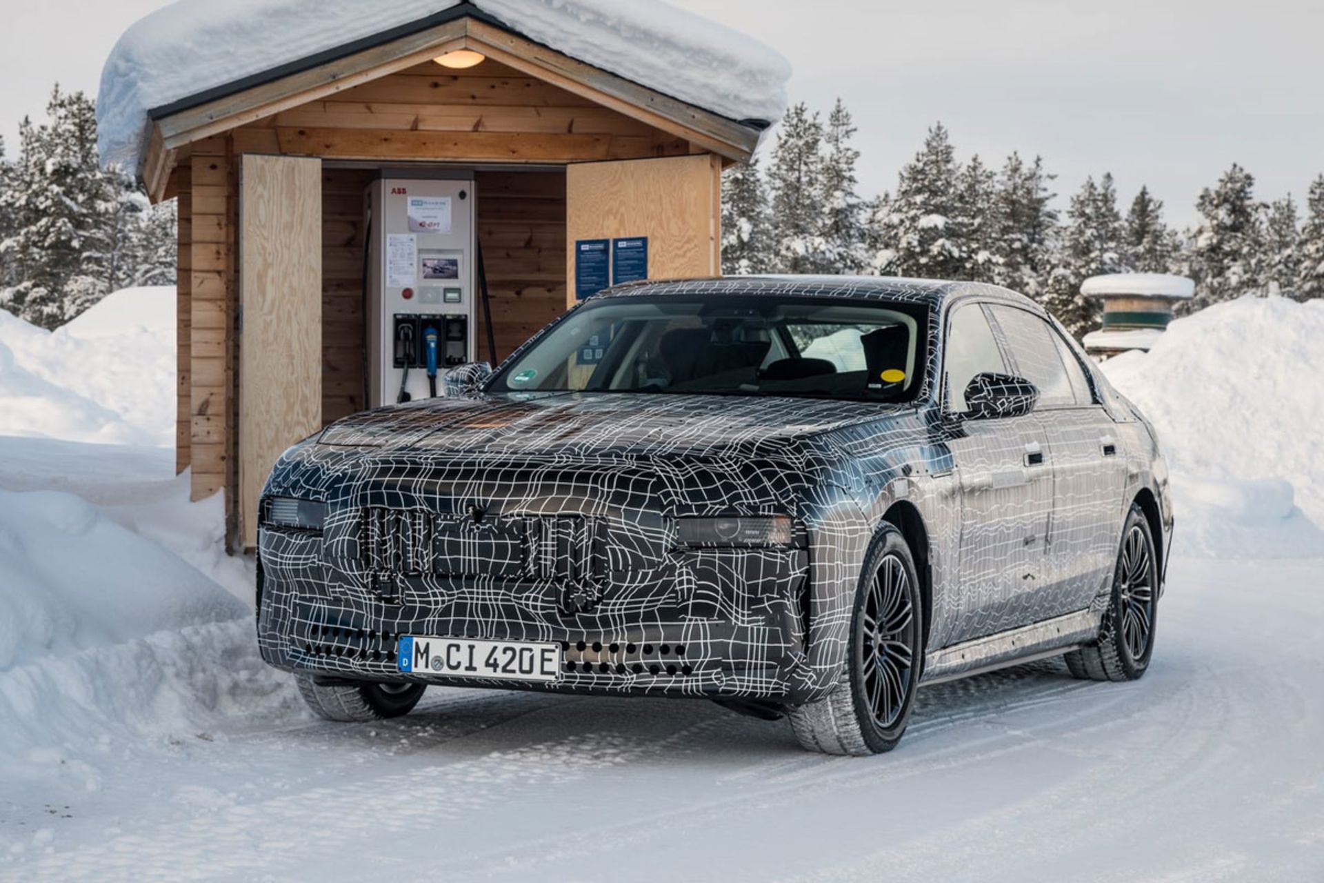 bmw-i7-7-series-1