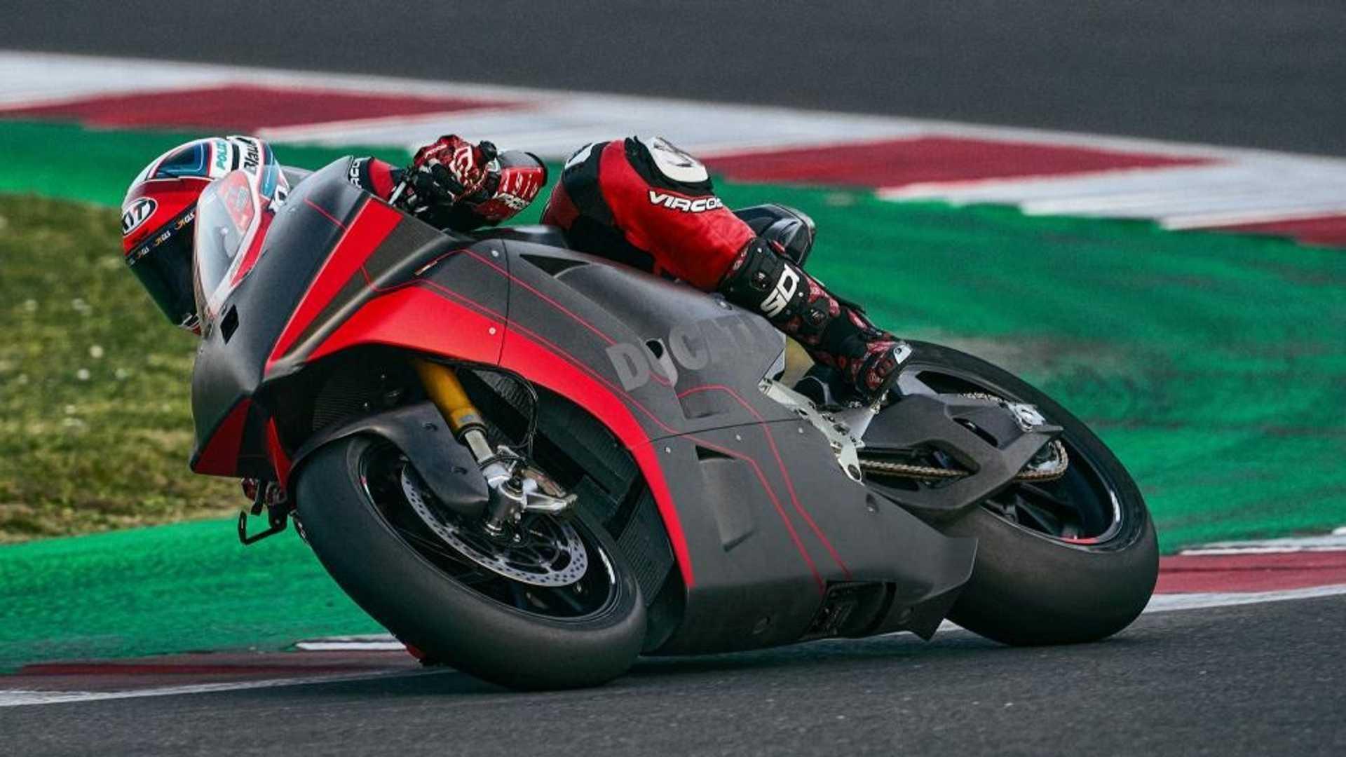 ducati-v21-l-action