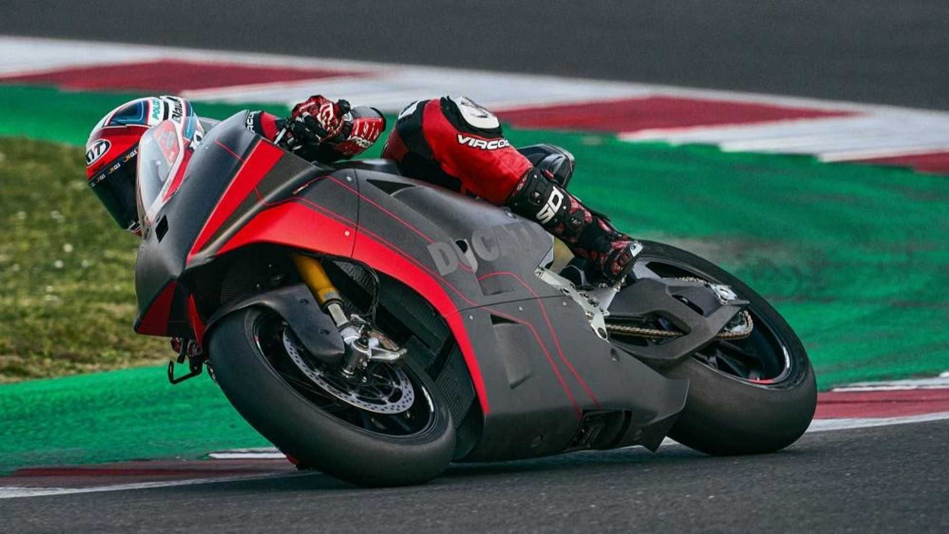 ducati-v21-l-action