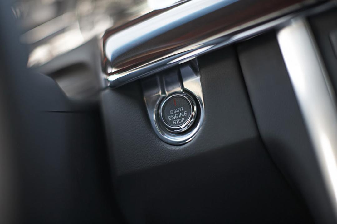 2009 Lincoln MKS: 2009 Lincoln MKS technology features include segment-exclusive EasyFuel(TM) Capless Fuel-Filler System, next-generation keyless entry keypad and Lincoln SYNC(TM) voice-activated, hands-free, in-car communications, entertainment media portal. (11/13/07)