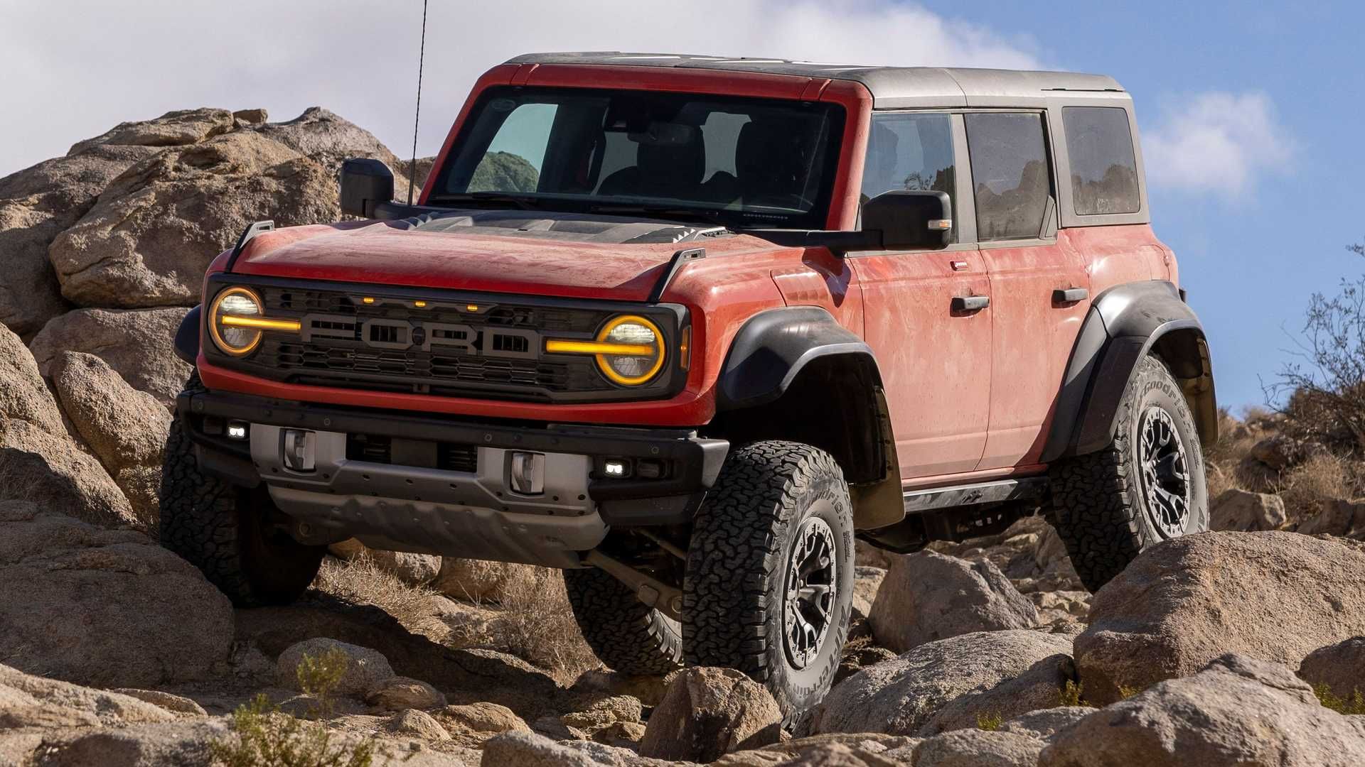 2022-ford-bronco-raptor-exterior-front-view (2)