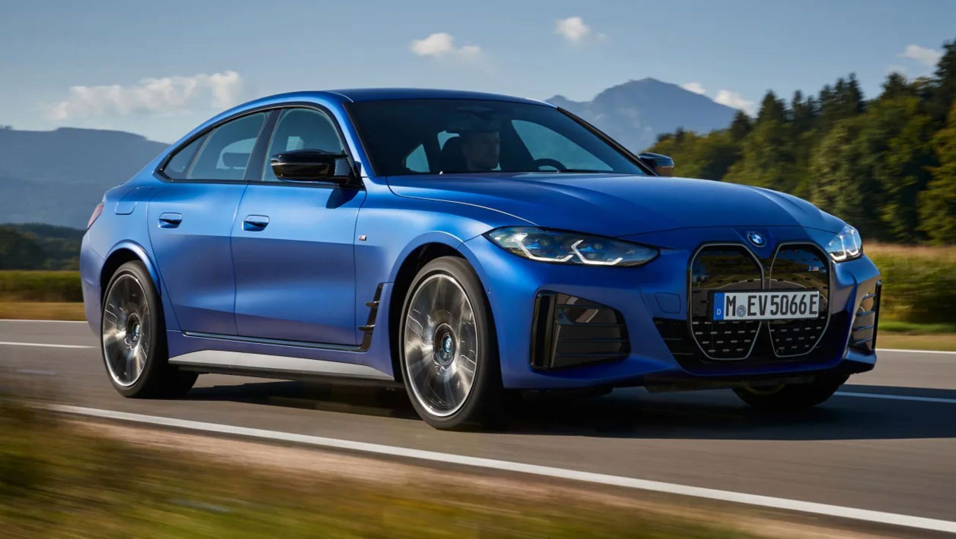 BMW-i4-4