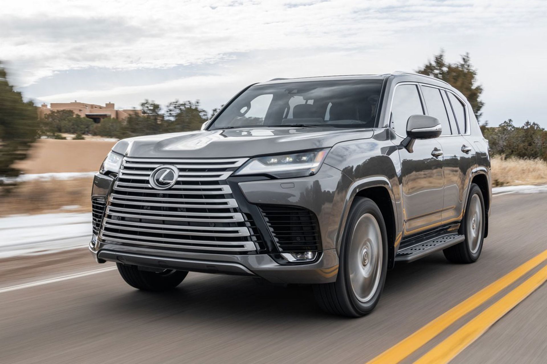 Lexus-LX600-1