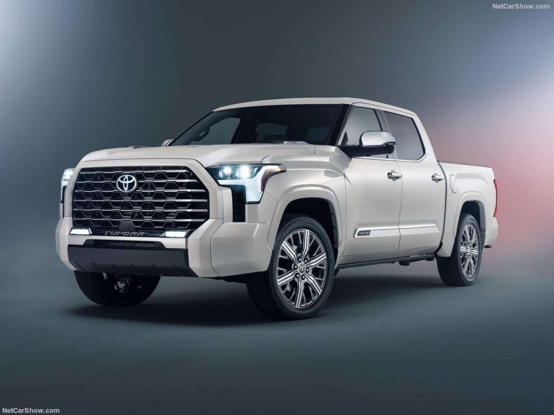 Toyota-Tundra_Capstone-2022-1024-01