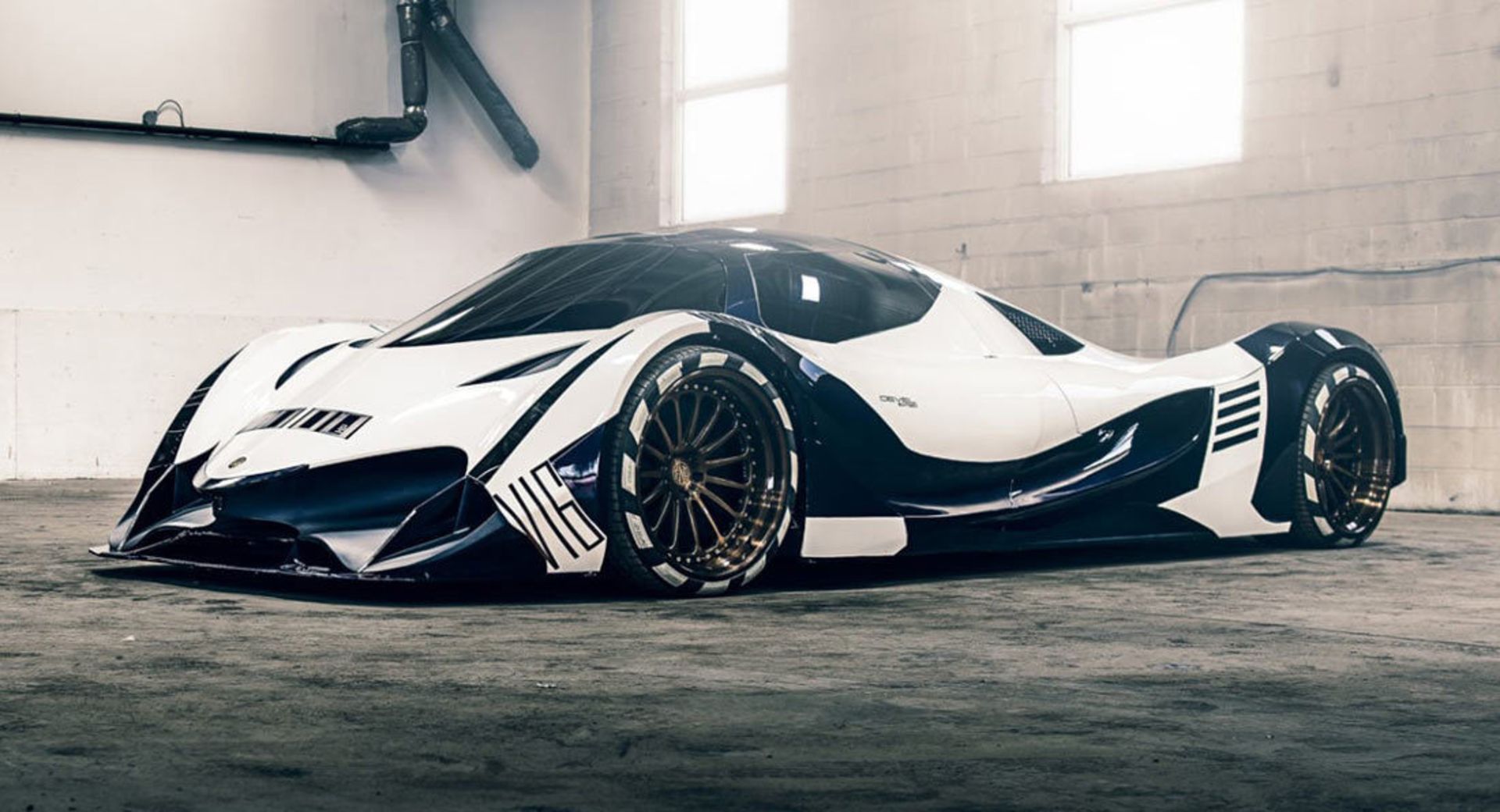 devel-sixteen-01-e1539607113664