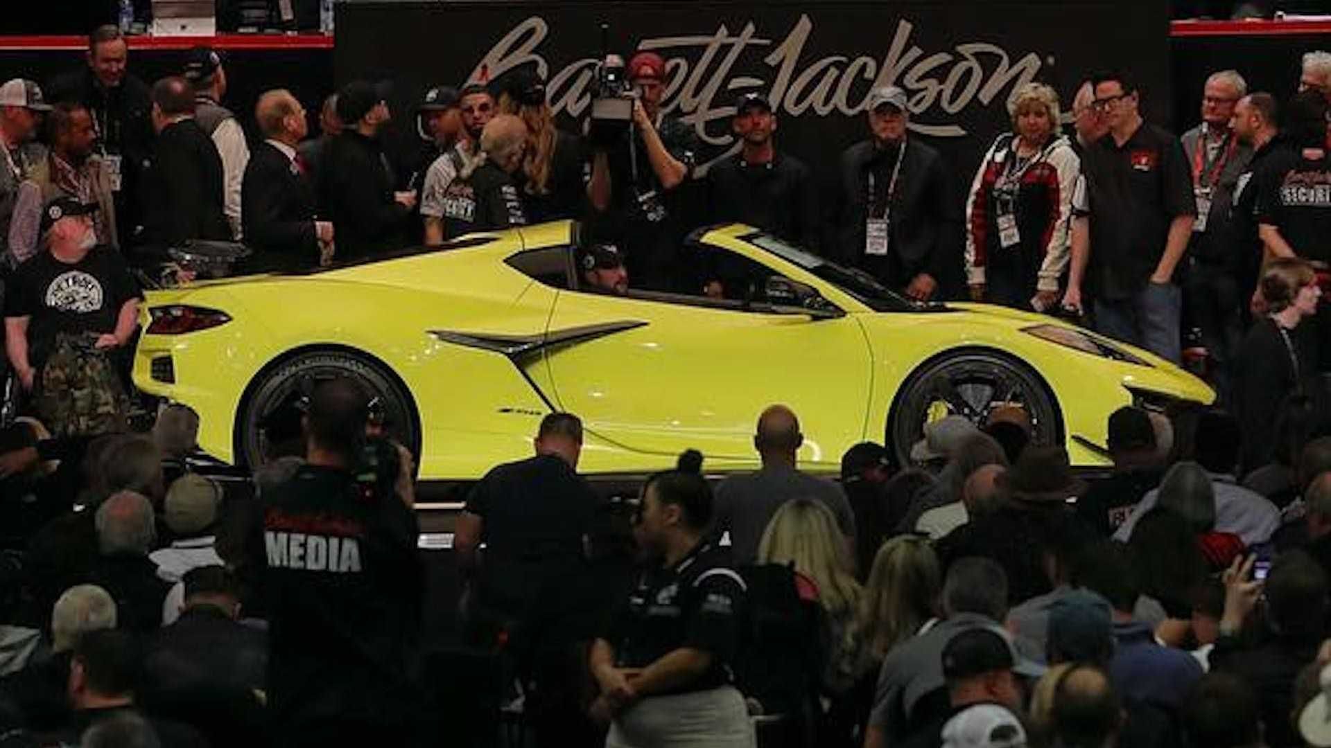 first-2023-chevrolet-corvette-z06-sold-at-auction-70th-anniversary-edition---vin-001 (1)