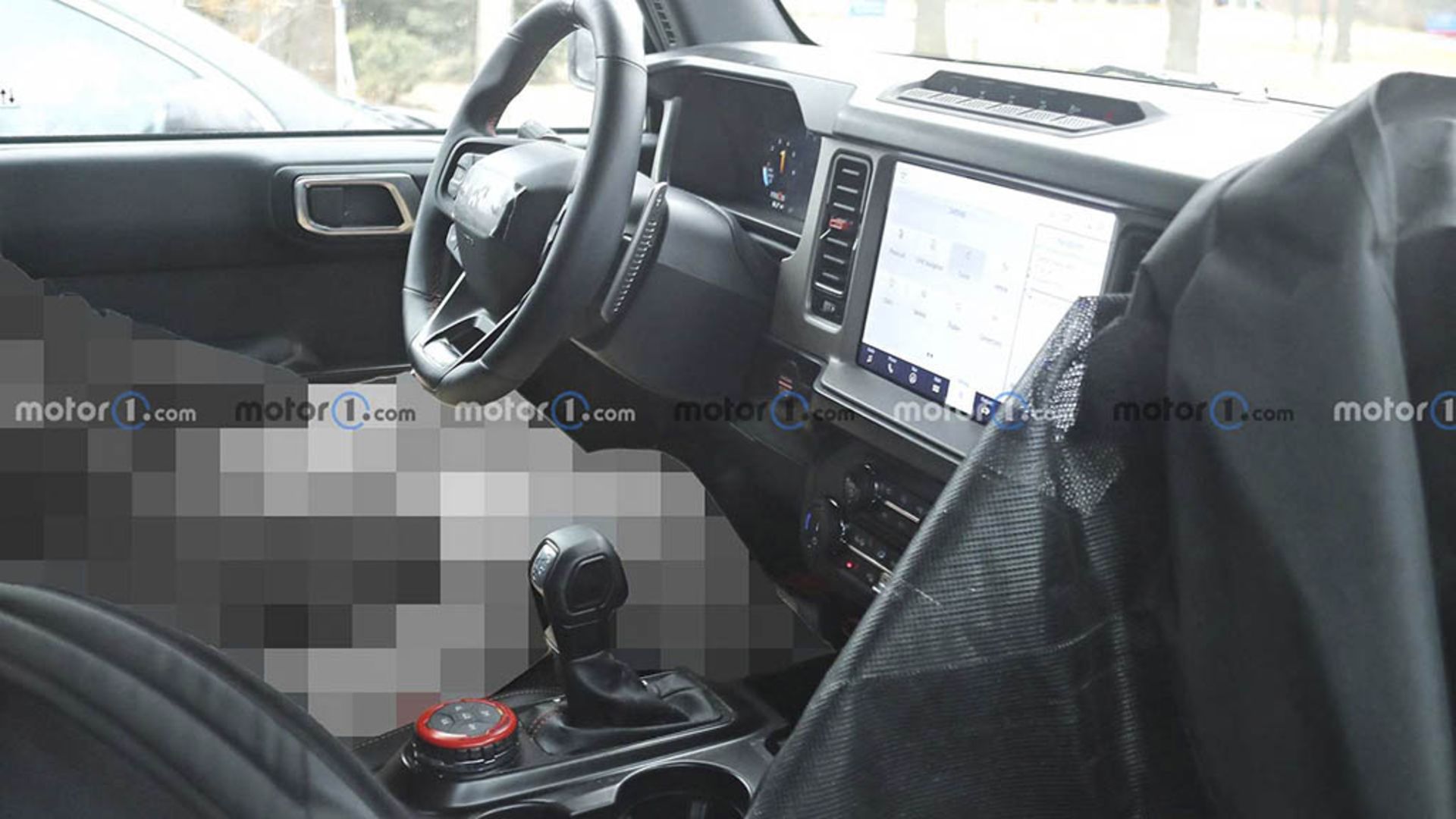 ford-bronco-raptor-interior-spy-shots-dashboard