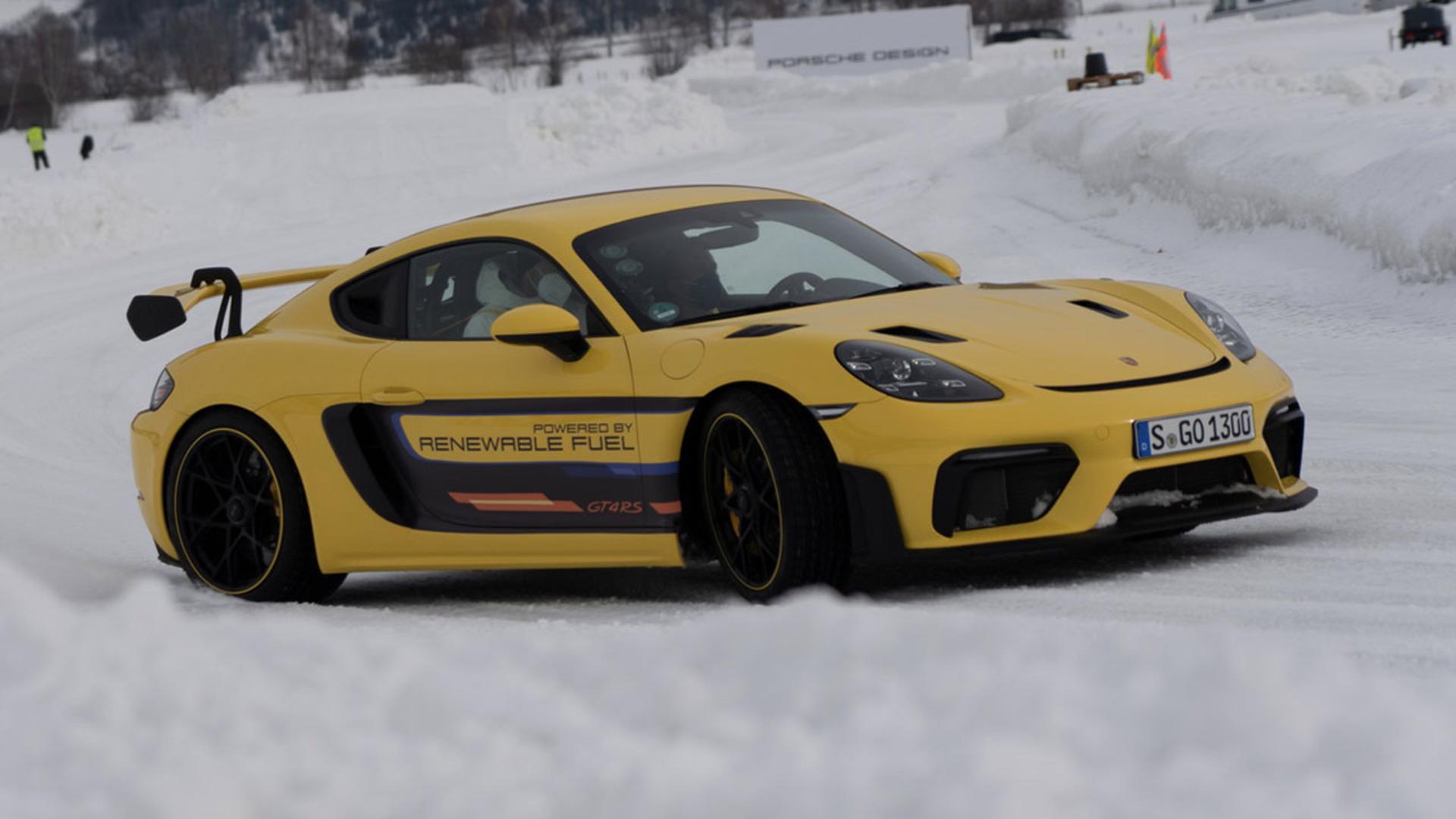 2022-Porsche-718-Cayman-1