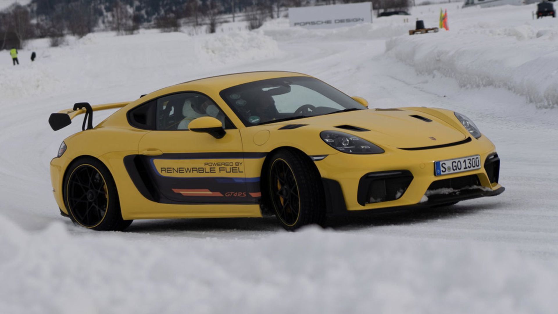 2022-Porsche-718-Cayman-1