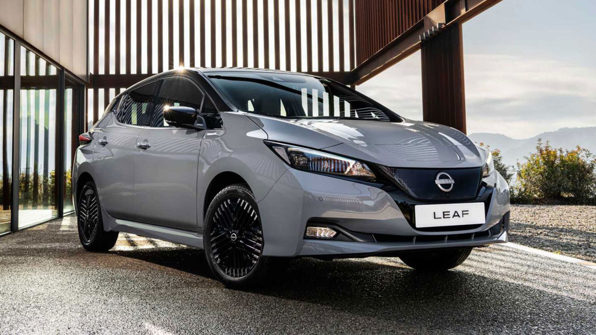 2022-nissan-leaf-1