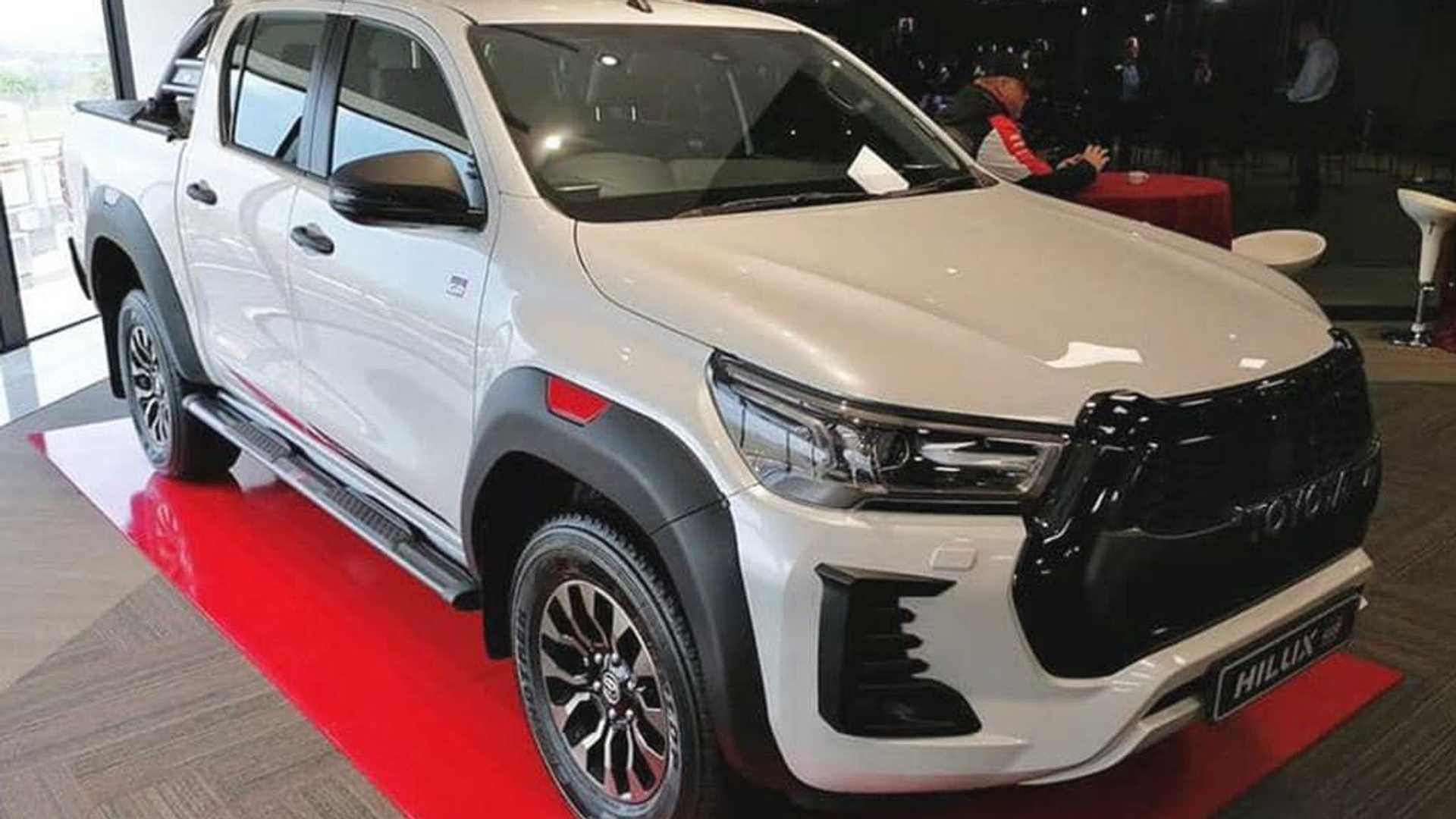 2022-toyota-hilux-gr-sport-south-africa (3)