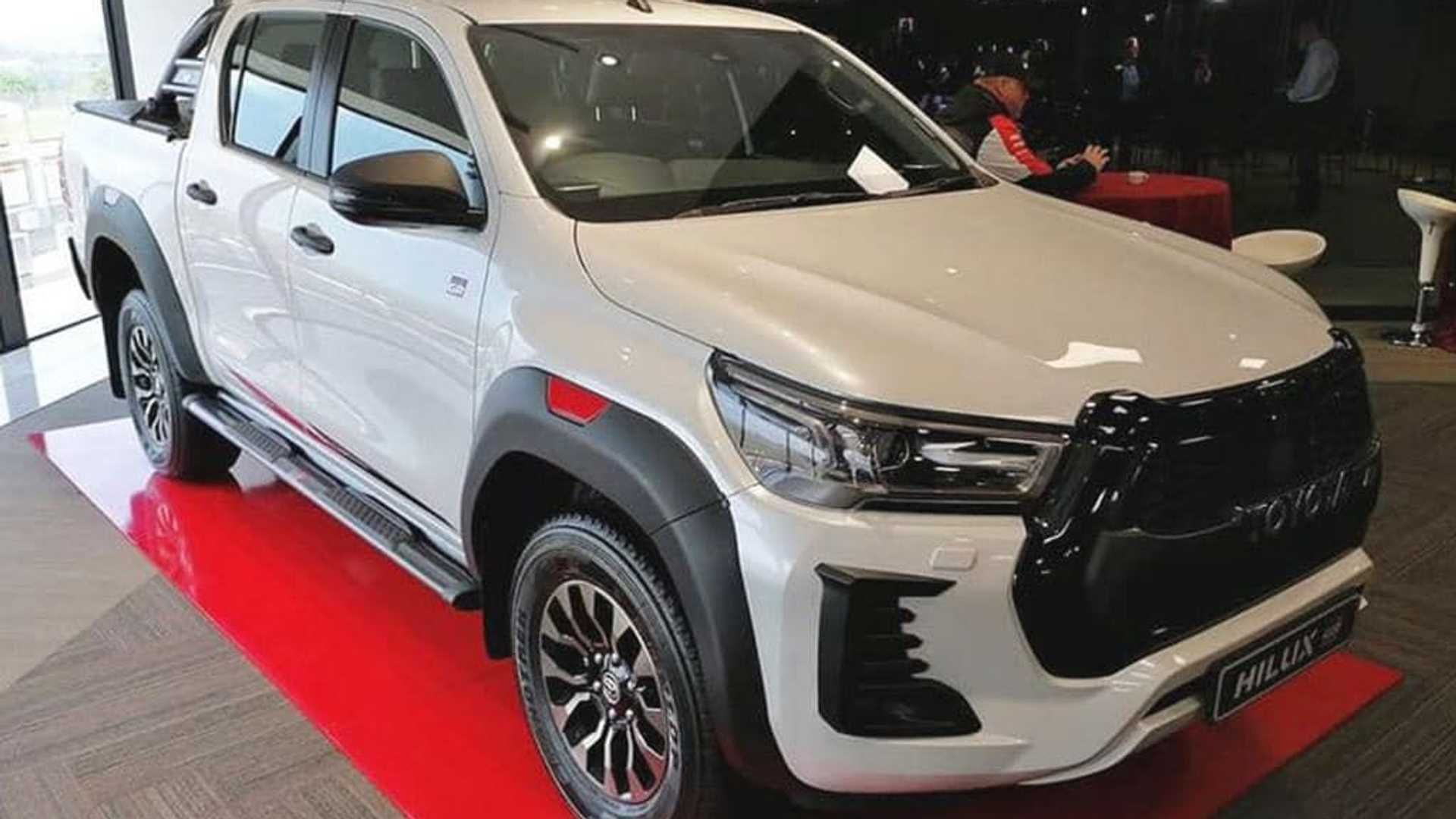 2022-toyota-hilux-gr-sport-south-africa (3)