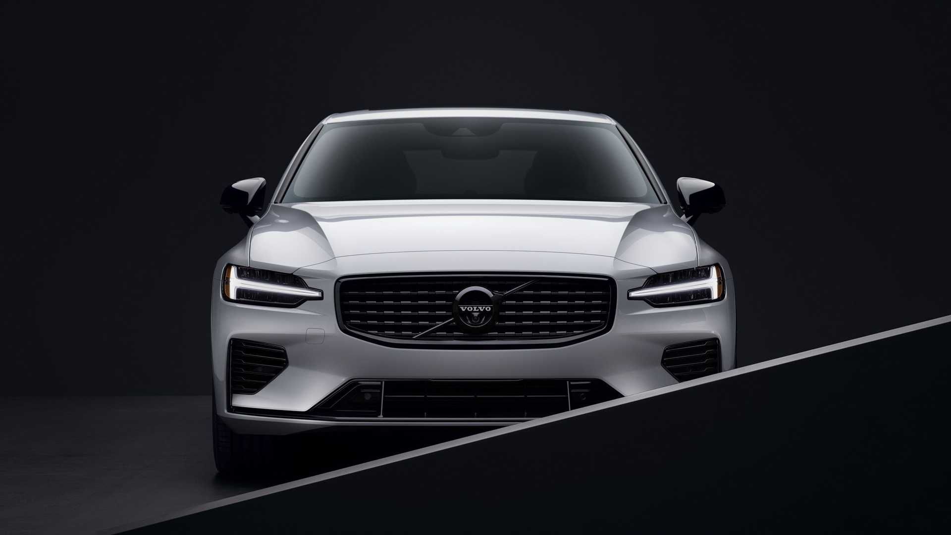 2022-volvo-s60-black-edition-front-view