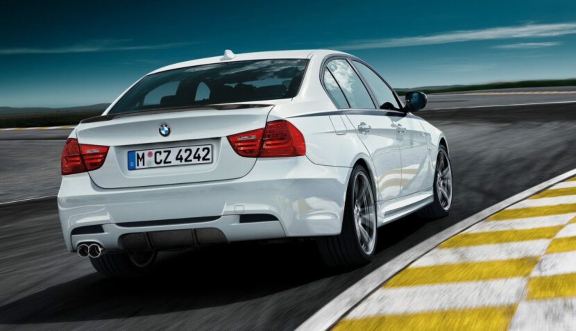 BMW-E90-3-Series-23-830x477