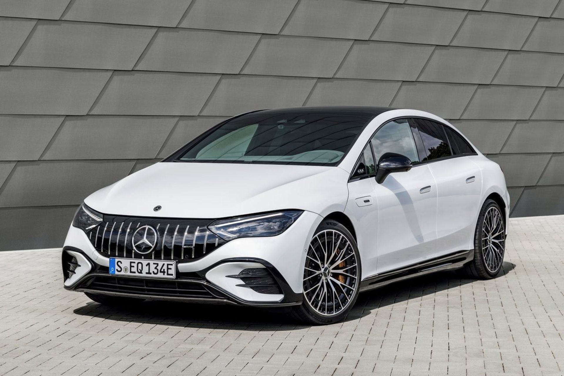 Mercedes-Benz-EQE_53_AMG-2023-1280-01