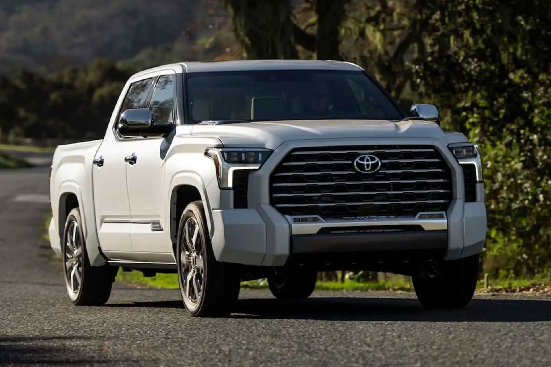 Toyota-Tundra_Capstone-1