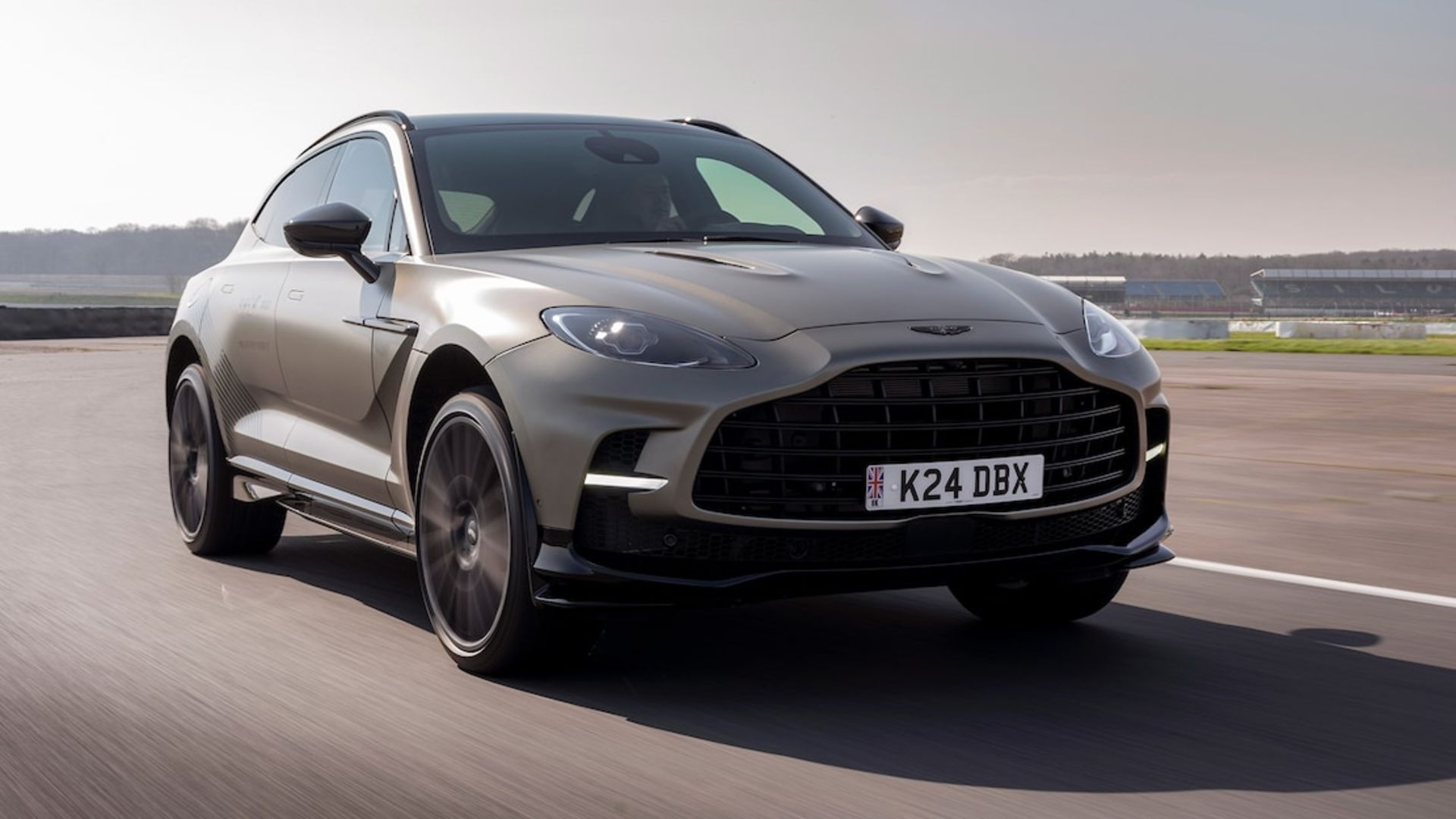 2022-Aston-Martin-DBX707-14