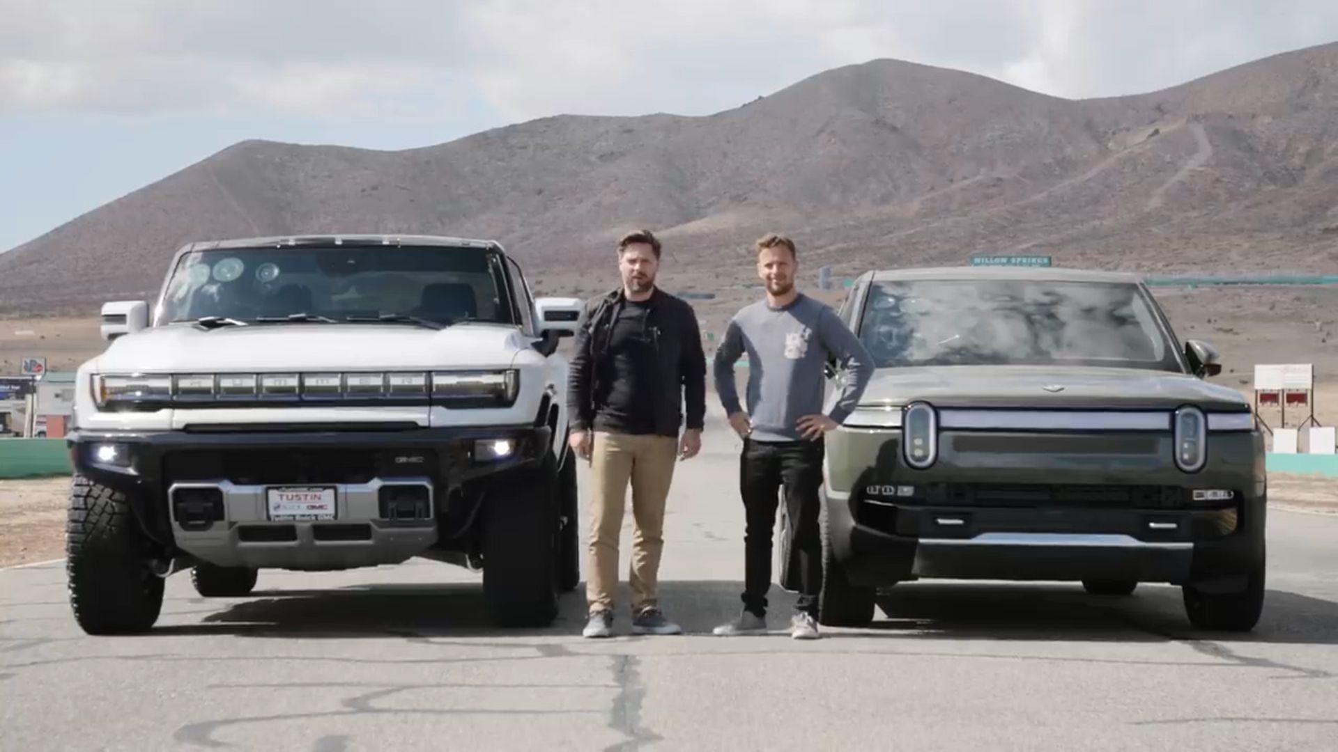 2022 GMC Hummer EV vs Rivian R1T DRAG - 1