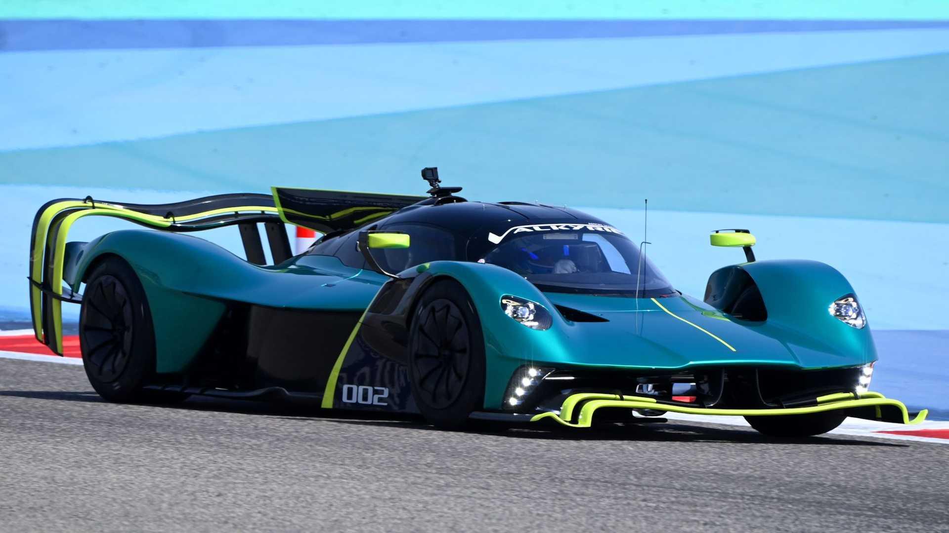 aston-martin-valkyrie-amr-pro-hits-at-the-bahrain-grand-prix6