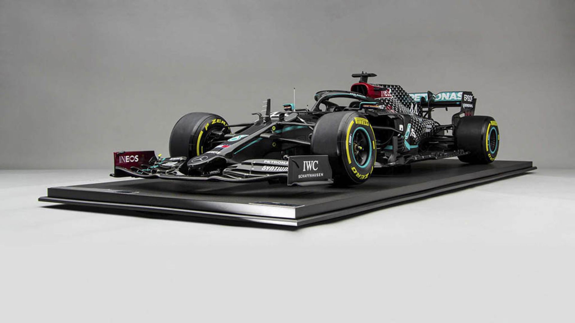 mercedes-amg-f1-w11-scale-model-by-amalgam 4