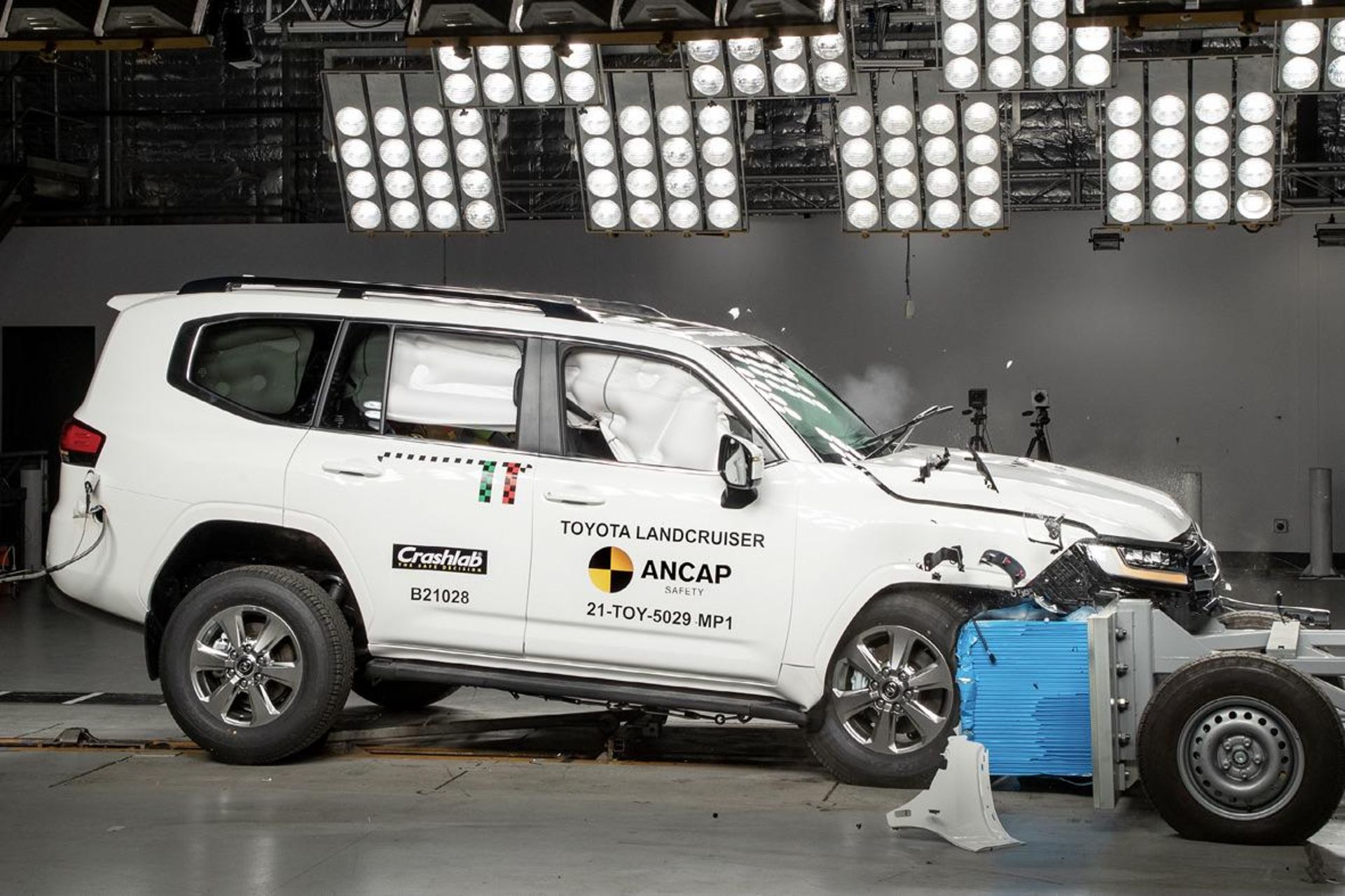 PHOTO-Toyota-Landcruiser-frontal-offset-A