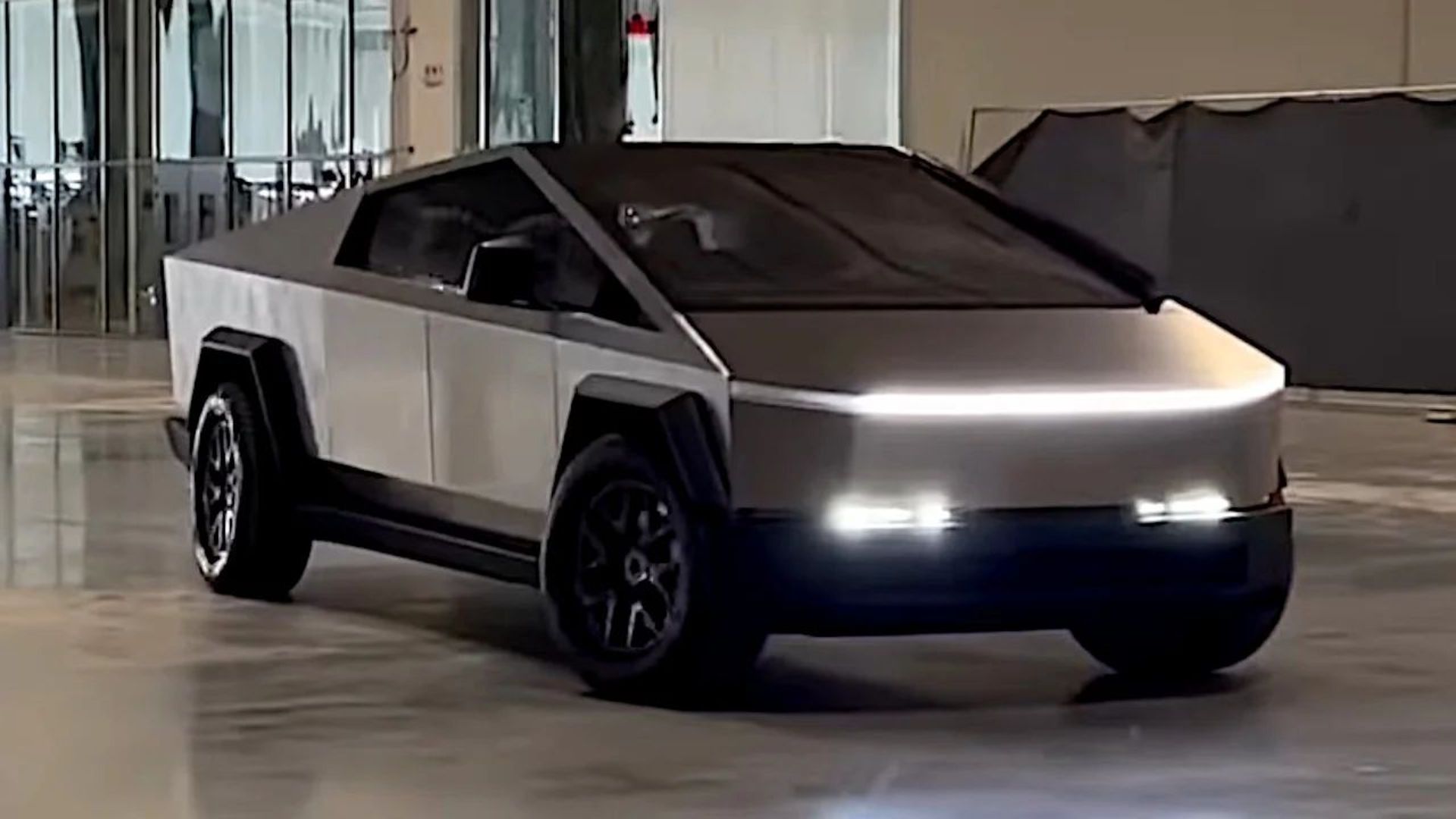 Tesla-Cybertruck-1